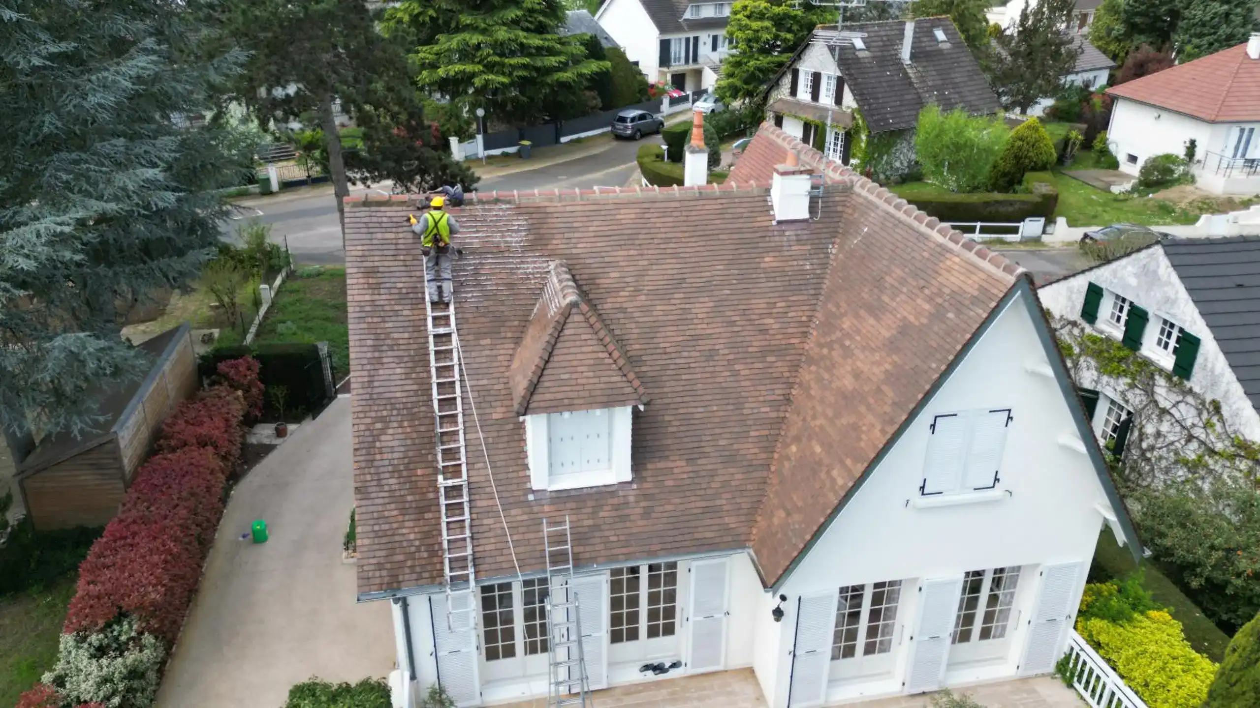 Couvreur pose de tuiles couverture Les Adrets-de-l'Estérel